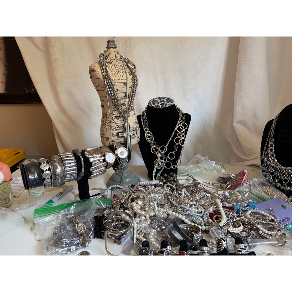 6lbs Jewelry Lot Silver Tone Rings, Skagen,Erica Lyons,Trifari, Rhinestones - Picture 5 of 11